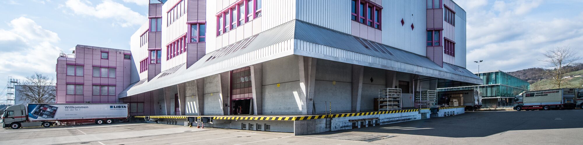 HASLER TRANSPORT AG - Lagerhalle Aussenansicht