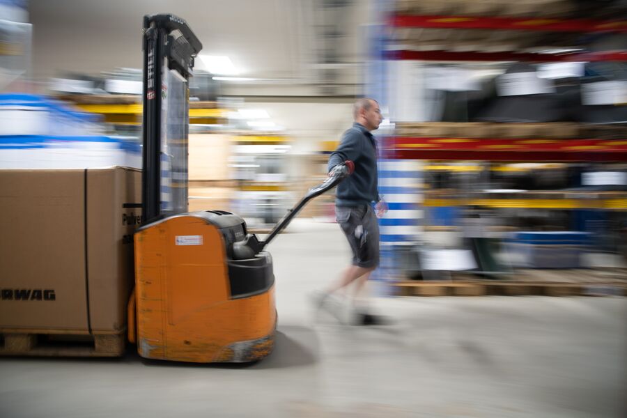 HASLER TRANSPORT AG - Logistik Staplerfahrer