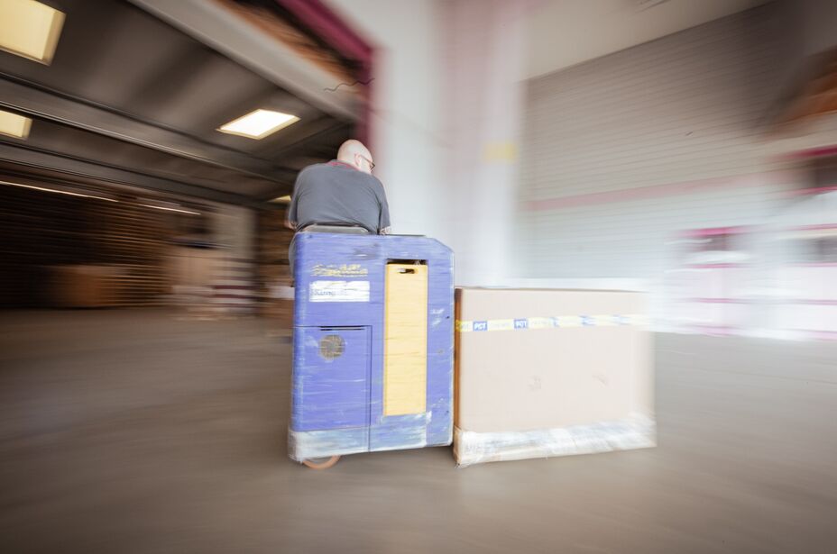 HASLER TRANSPORT AG - Stapler in Aktion